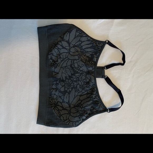 Fabletics Sports Bra - Picture 7 of 7